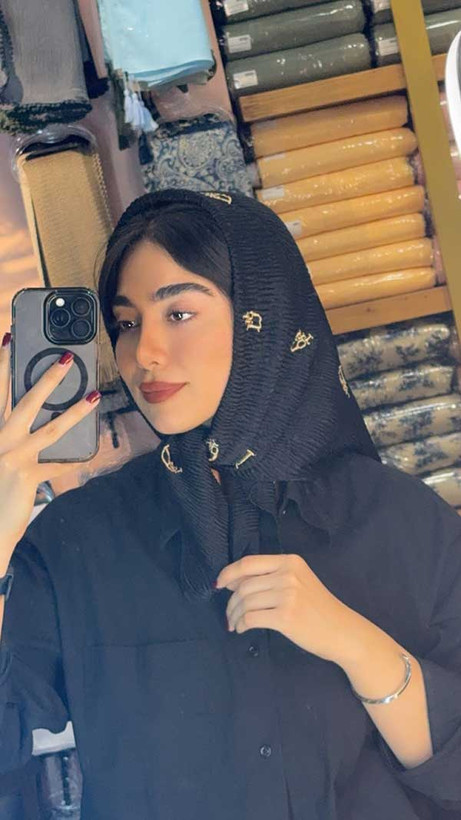 عکس محصول مینی اسکارف مشکی پلیسه گلدوزی شده