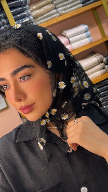 عکس محصول مینی اسکارف توری گل بابونه وارداتی