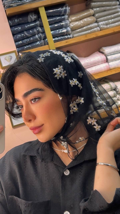 عکس محصول مینی اسکارف توری گل بابونه وارداتی