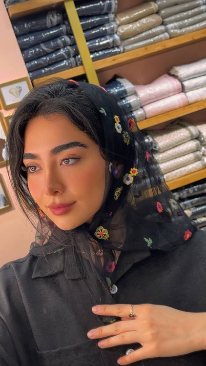 عکس محصول مینی اسکارف توری گل بابونه وارداتی