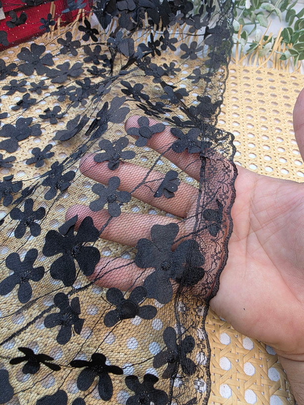 مینی اسکارف 3 گوش گل برجسته وارداتی دور دانتل