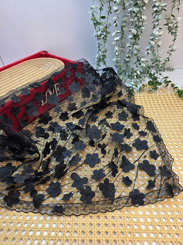 مینی اسکارف 3 گوش گل برجسته وارداتی دور دانتل